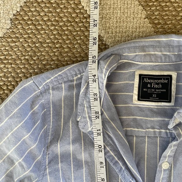 Abercrombie & Fitch Blue and White Striped Button Down Shirt - Picture 4 of 5